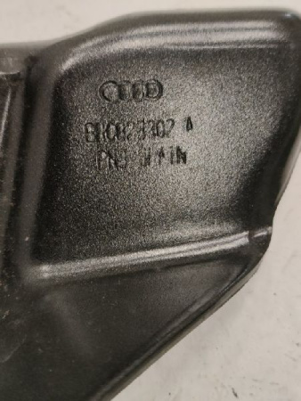 Audi / Q5 / Петля капота