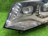 Volkswagen / Touareg / Фара