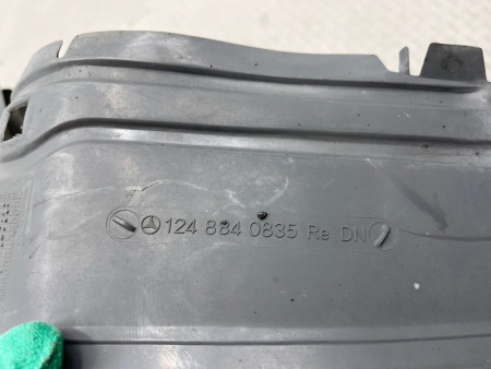 Mercedes-Benz / 300E / Подкрылок