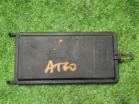 Mercedes-Benz / 300E / Крышка предохранителей