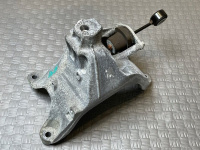 Audi / A6 / Кронштейн двигателя