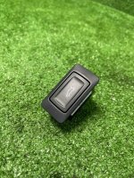 Audi / A6 / Кнопка крышки багажника