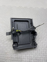 Ford / EXPLORER / Крепление аккумулятора