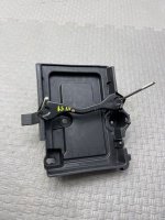 Ford / EXPLORER / Крепление аккумулятора