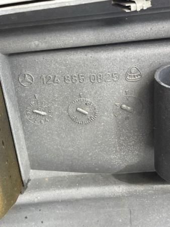 Mercedes-Benz / 300E / Бампер