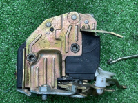 Mercedes-Benz / 190e / Замок двери