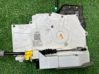 Audi / A6 / Замок двери комплект