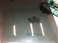 Audi / Q3 / Стекло двери