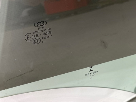 Audi / A5 / Стекло двери