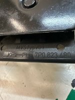 Volkswagen / Touareg / Крюк замка капота