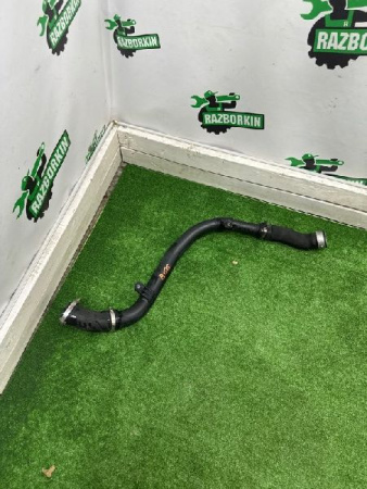 Volkswagen / Touareg / Патрубок интеркулера