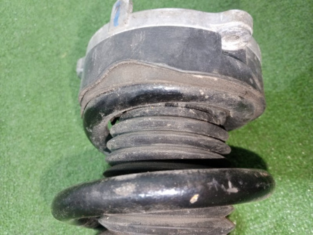 Volkswagen / Touareg / Стойка подвески в сборе