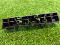 Audi / A6 / Кронштейн крыла