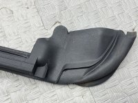 Audi / Q8 / Уплотнитель стекла двери