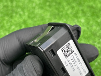 Audi / Q8 / Кнопка крышки багажника