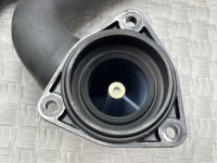 Volkswagen / Touareg / Патрубок радиатора