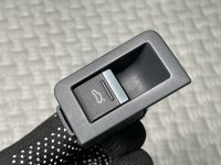 Audi / A6 / Кнопка открытия багажника