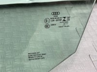 Audi / A6 / Стекло двери