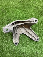 Audi / A6 / Опора двигателя