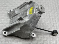 Audi / A4 / Кронштейн двигателя