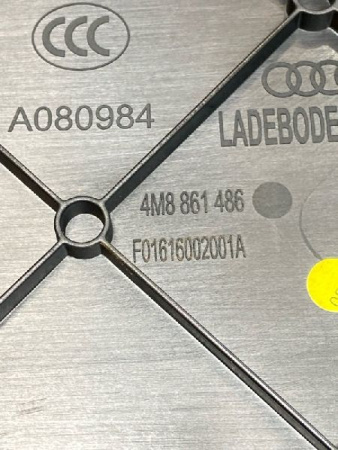 Audi / Q8 / Панель пола багажника