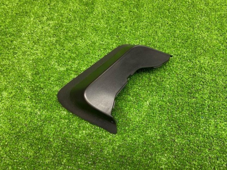 Audi / Q8 / Накладка фонаря