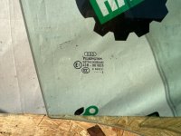 Audi / Q7 / Стекло двери