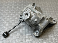 Audi / A6 / Кронштейн двигателя