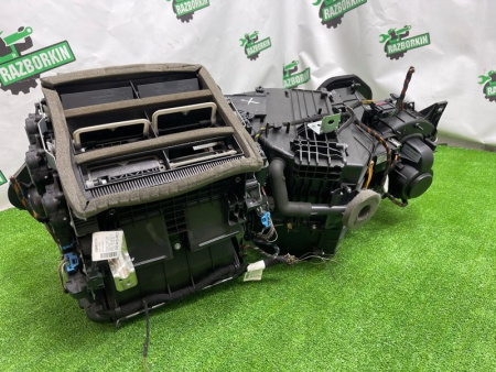Audi / Q7 / Печка салона