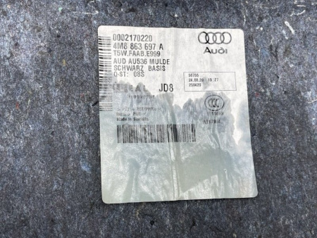 Audi / SQ8 / Пол багажника