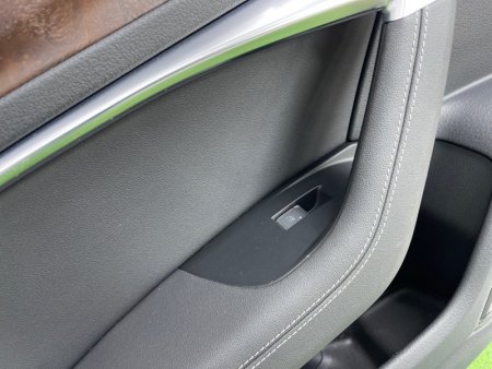 Audi / A6 / Обшивка двери