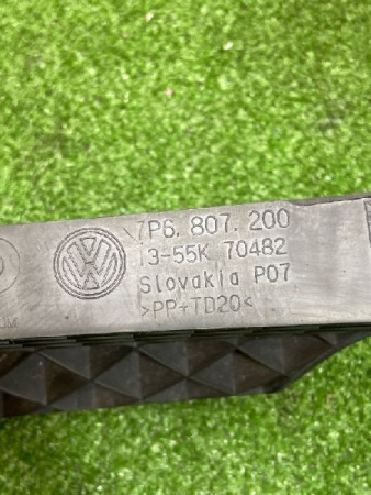 Volkswagen / Touareg / Кронштейн бампера