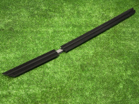 BMW / 1-Series / Уплотнитель стекла двери