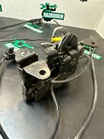 BMW / X1 / Замок капота