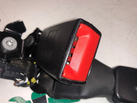 Mercedes-Benz / GLC 250d 4-matic / Замок ремня безопасности