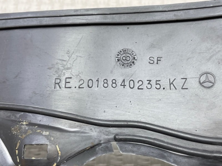 Mercedes-Benz / 190e / Подкрылок