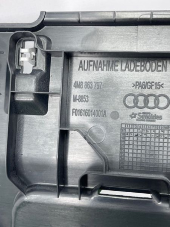 Audi / Q8 / Обшивка багажника