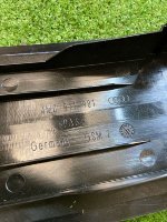 Volkswagen / Touareg / Крышка блока предохранителей