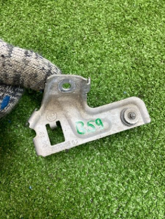 BMW / 1-Series / Кронштейн