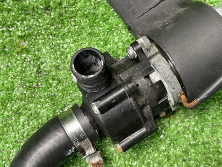 Mercedes-Benz / 300E / Насос системы охлаждения дополнительный