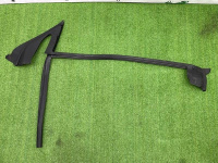 Audi / Q8 / Уплотнитель стекла двери