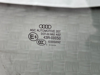 Audi / Q5 / Стекло двери