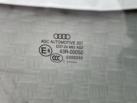 Audi / Q5 / Стекло двери