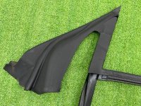 Audi / Q8 / Уплотнитель стекла двери