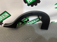 Mercedes-Benz / E-Class / Накладка петли багажника