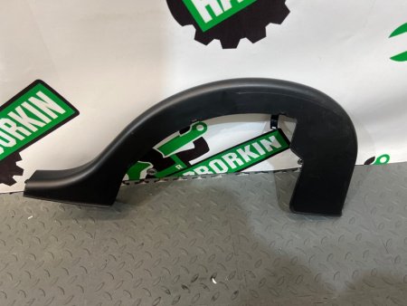 Mercedes-Benz / E-Class / Накладка петли багажника