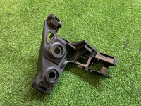 Volkswagen / Golf / Кронштейн бампера