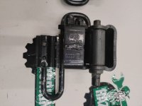 Audi / A6 / Петля двери