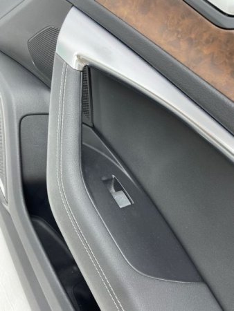 Audi / A6 / Обшивка двери
