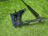 BMW / ALPINA B10 / Петля капота